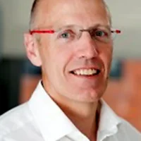 نيكولاس جيمس